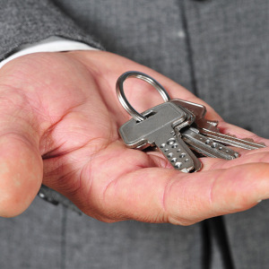 featured-keys-in-hand